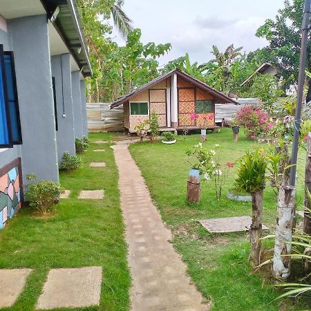 Junjals Backpackers Chalet Bohol Bagian luar foto