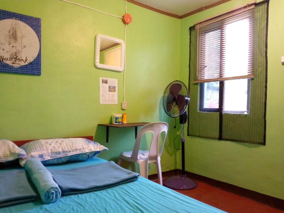 Junjals Backpackers Chalet Bohol Bagian luar foto