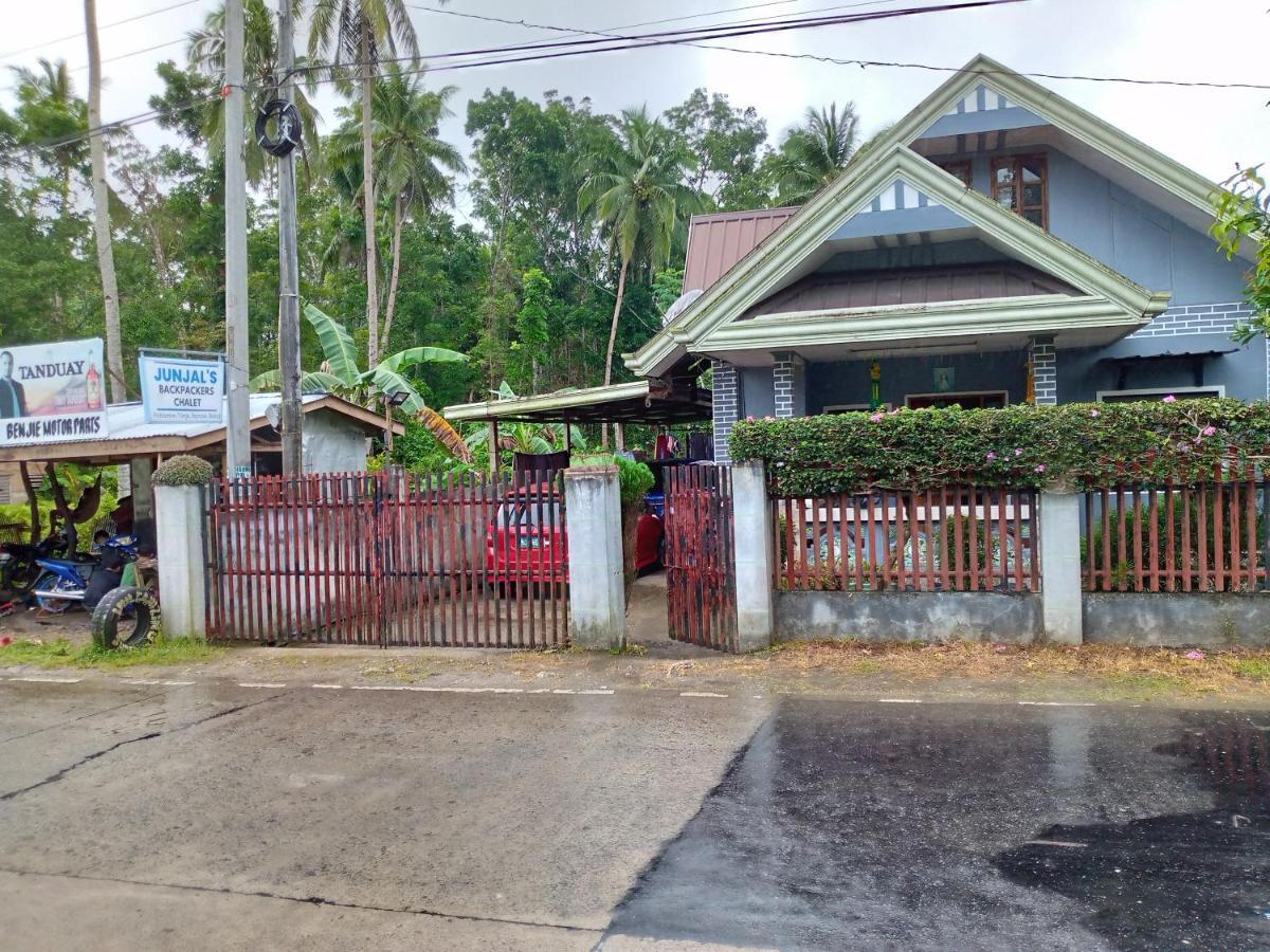 Junjals Backpackers Chalet Bohol Bagian luar foto