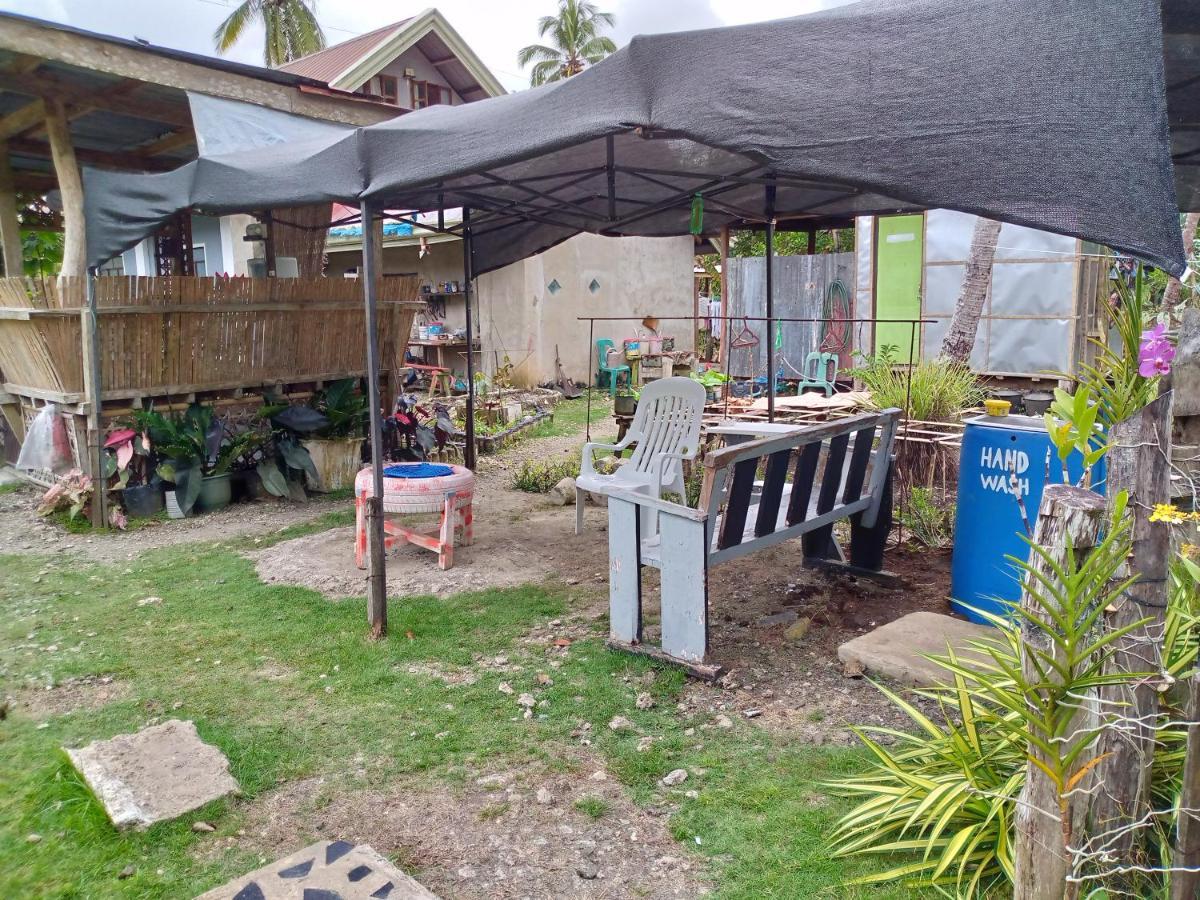 Junjals Backpackers Chalet Bohol Bagian luar foto